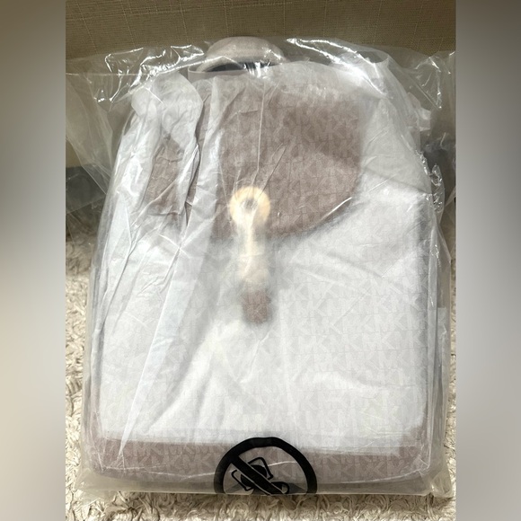 MK Raven Medium Logo/Pebbled Leather Backpack - Picture 5 of 7